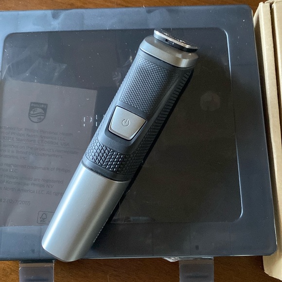 Philips Norelco MG5760/40 - Multigroom Razor Kit with Storage Case OPEN BOX - Picture 4 of 16